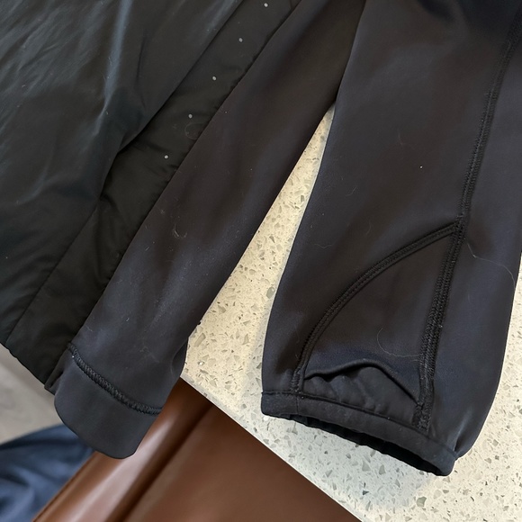 Lululemon Run for Cold Pullover in Black - Picture 10 of 16